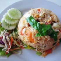 Fried rice with seafood and chicken